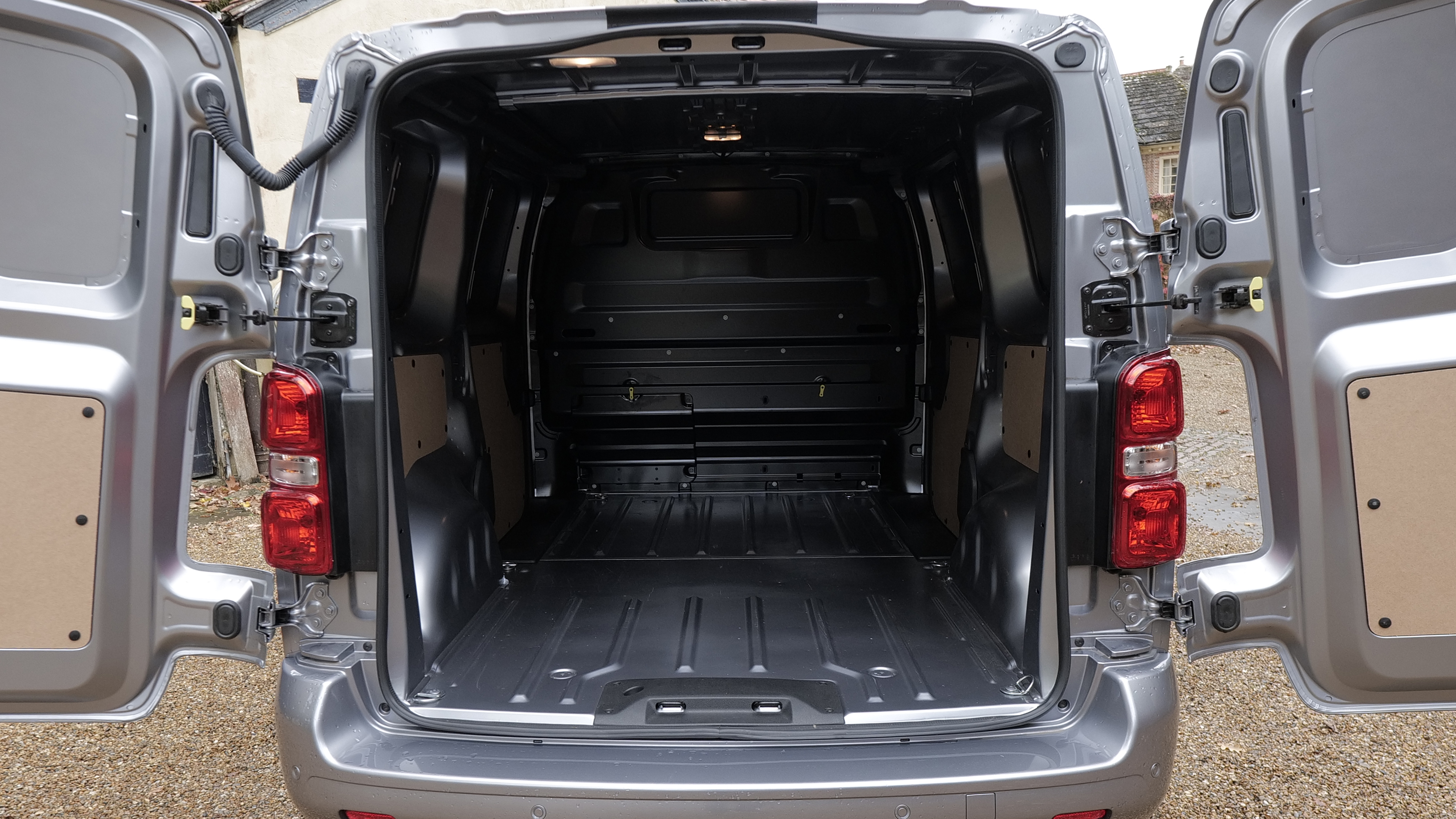 PEUGEOT EXPERT M DIESEL 1.5 BlueHDi 120 Asphalt Van